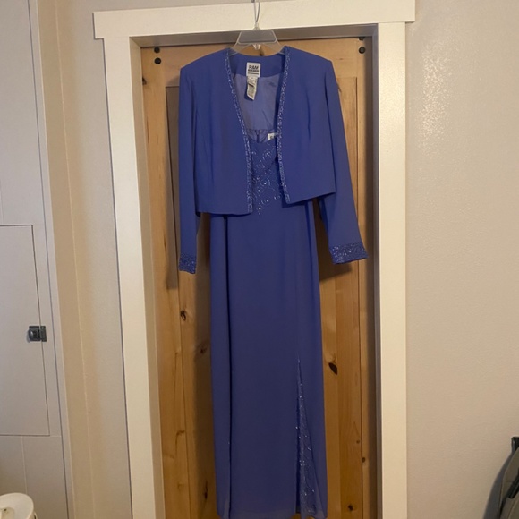 Dress - Picture 2 of 2